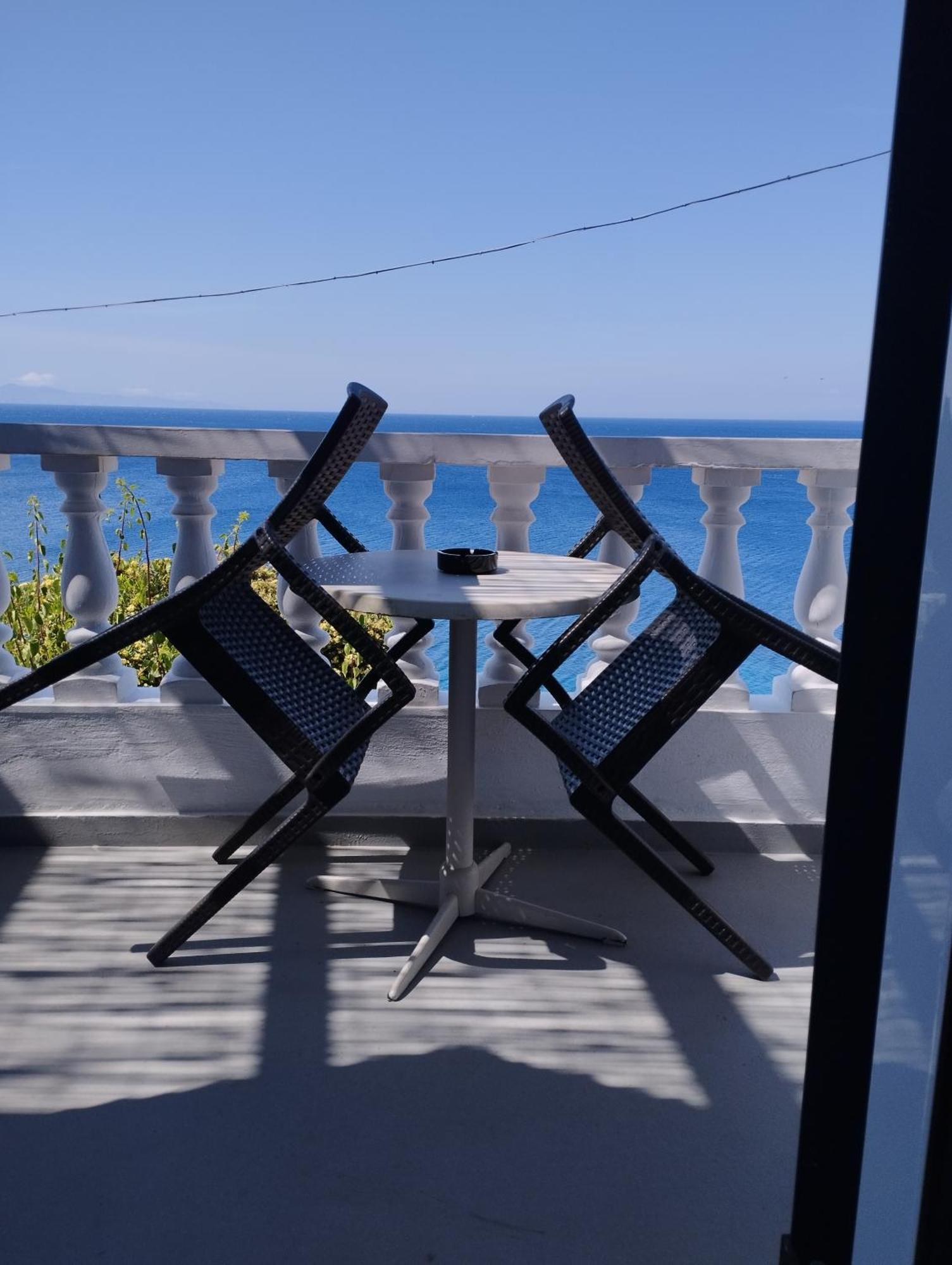 Marisini Sea View Aparthotel Batsi  Ruang foto