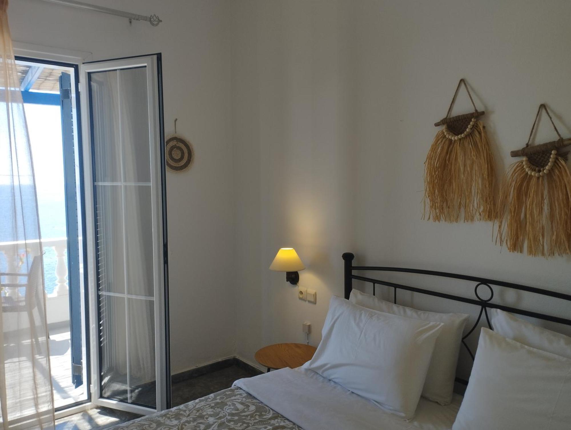 Marisini Sea View Aparthotel Batsi  Bagian luar foto