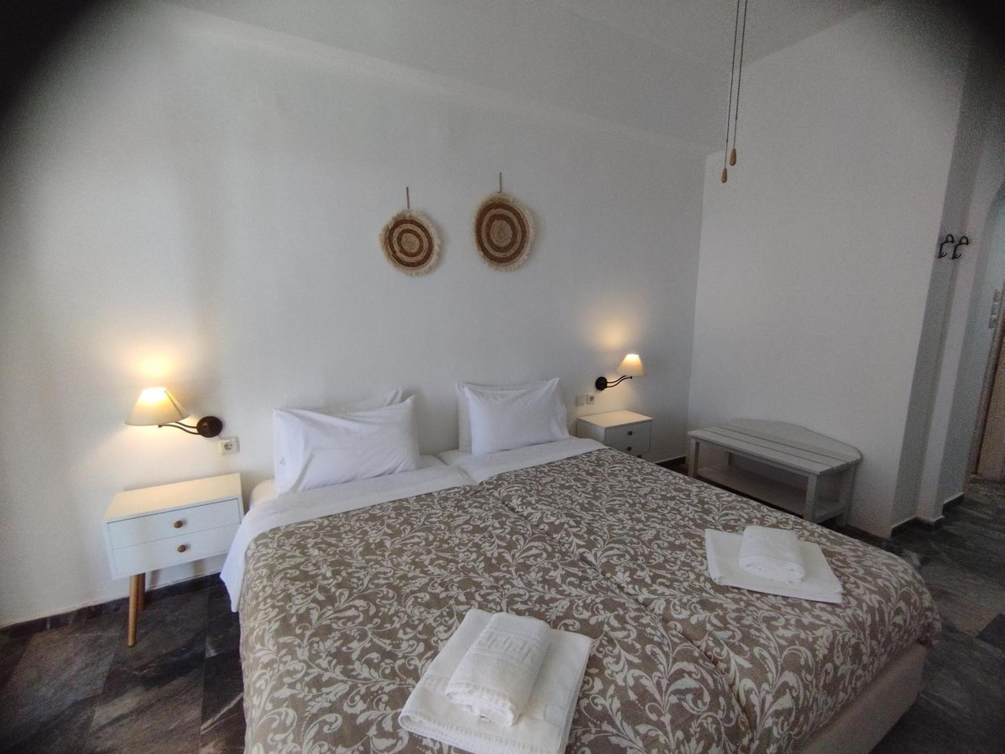 Marisini Sea View Aparthotel Batsi  Bagian luar foto