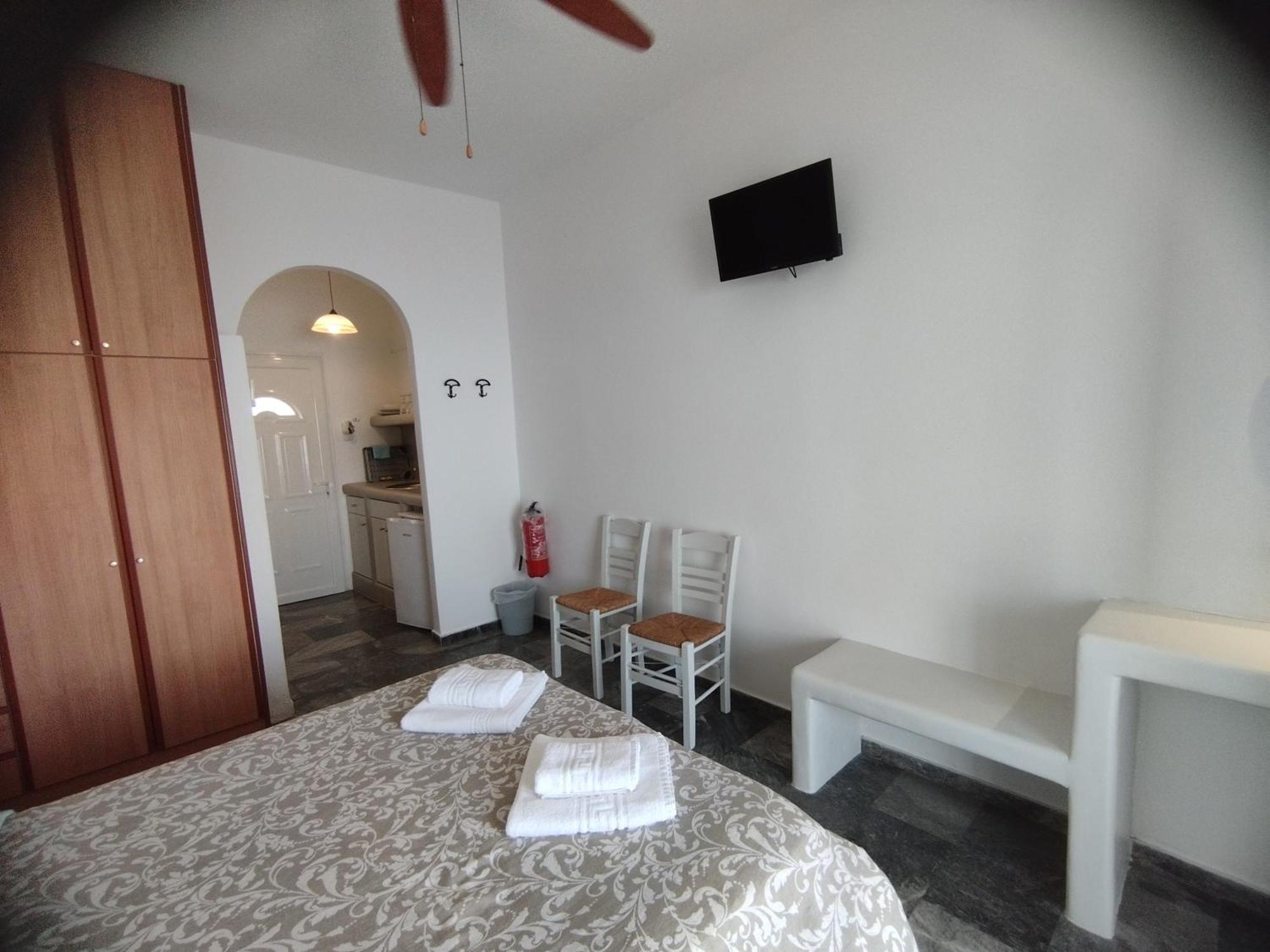 Marisini Sea View Aparthotel Batsi  Bagian luar foto