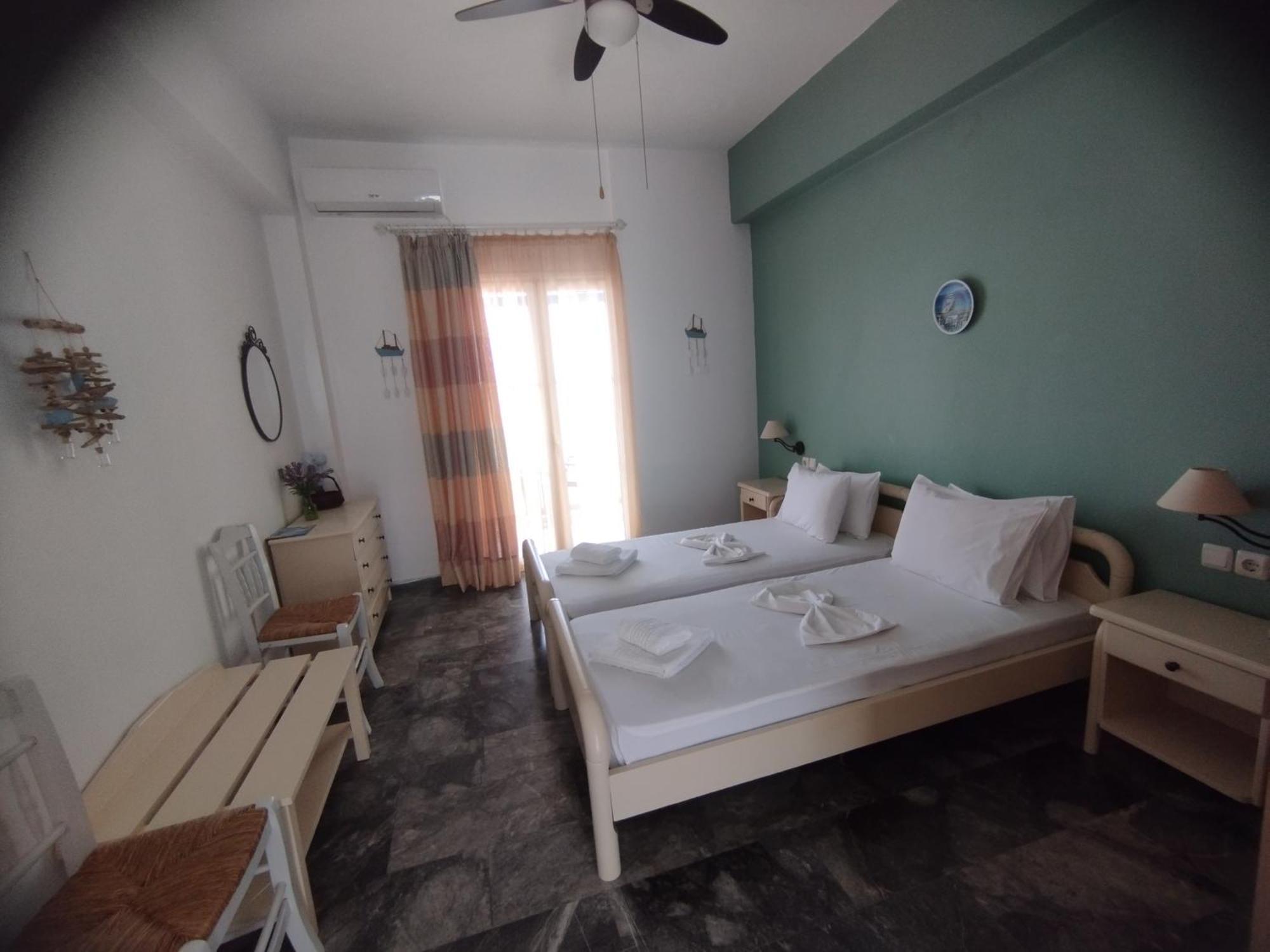 Marisini Sea View Aparthotel Batsi  Bagian luar foto