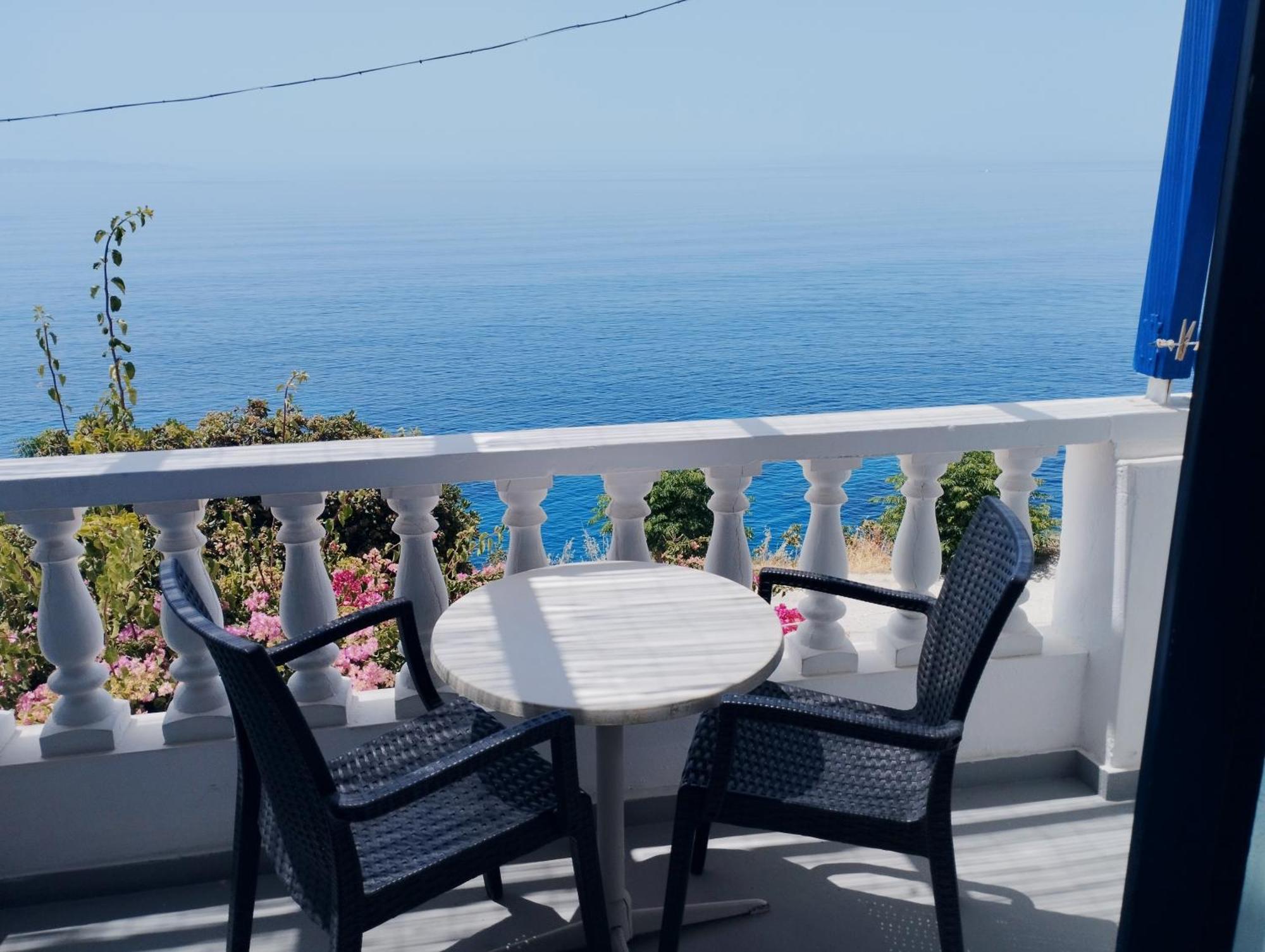Marisini Sea View Aparthotel Batsi  Bagian luar foto