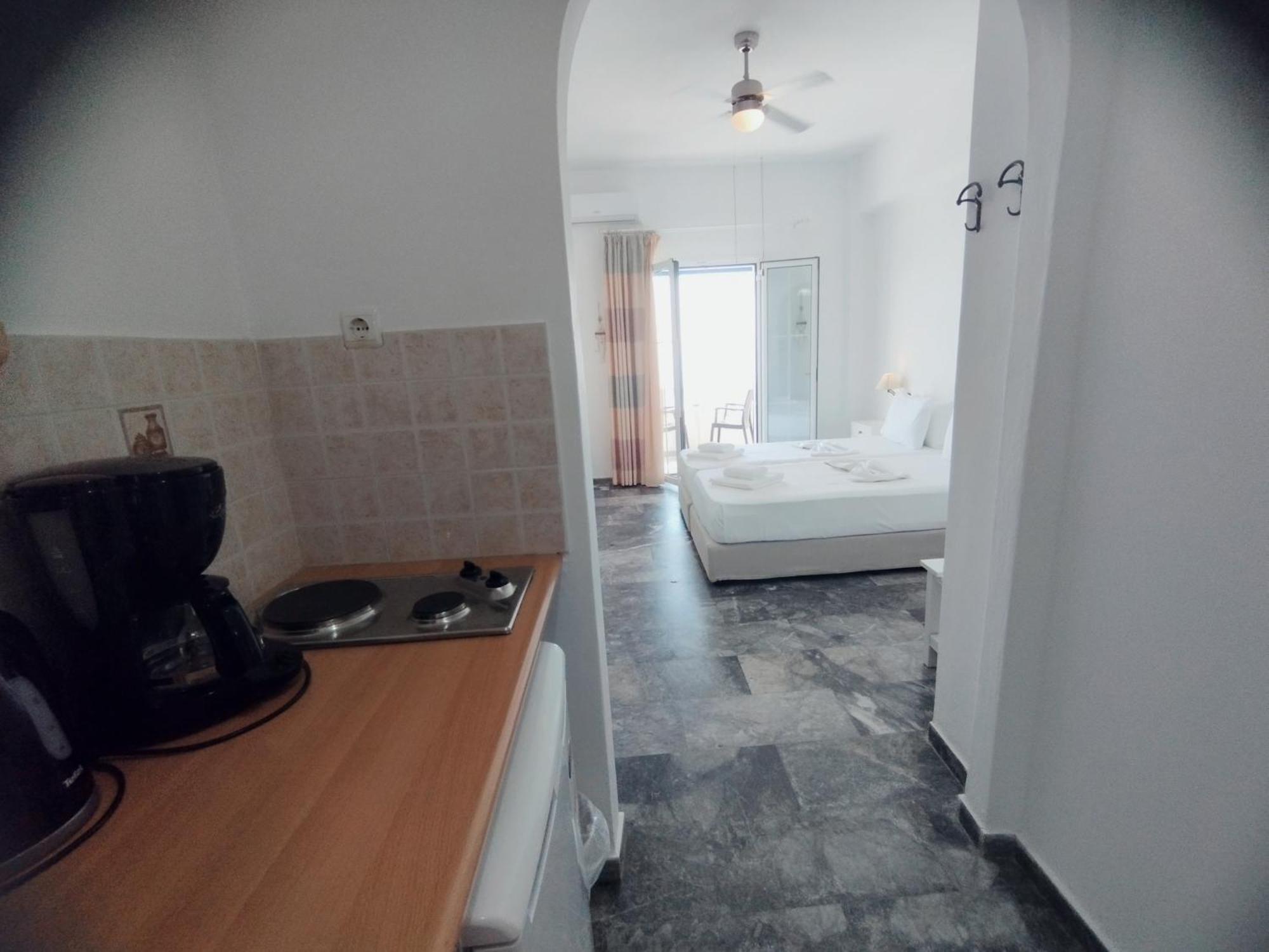 Marisini Sea View Aparthotel Batsi  Bagian luar foto